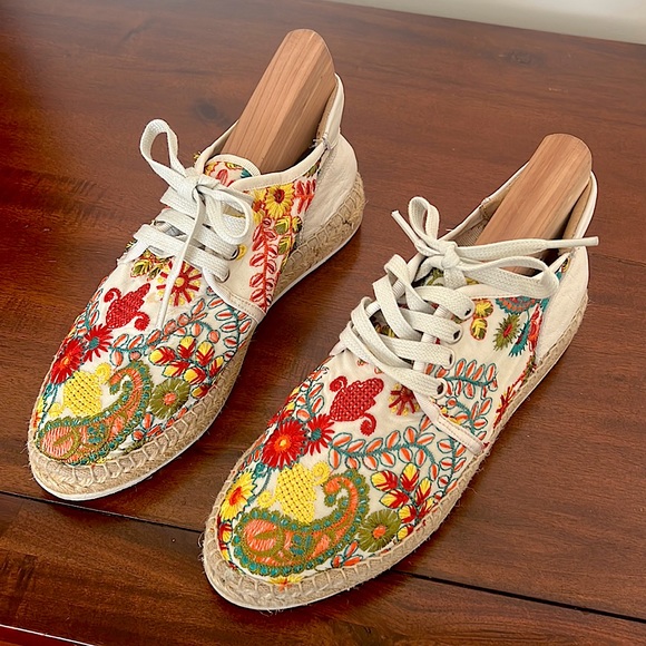 Carmen Saiz embroidered shoes - Picture 1 of 5